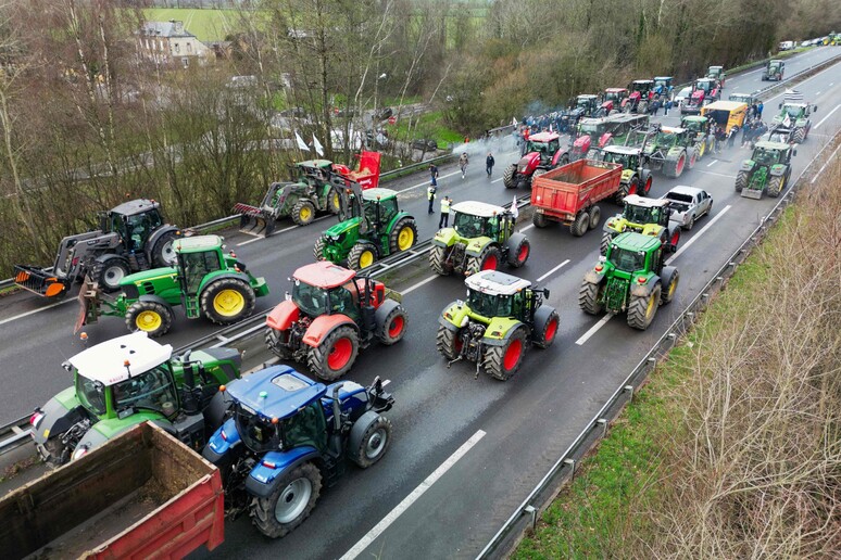 La grande protesta degli agricoltori francesi a Parigi