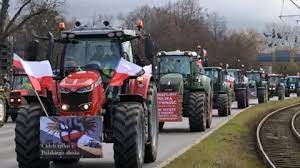 Gli agricoltori polacchi contro il governo di Varsavia, contro Bruxelles e contro il grano ucraino